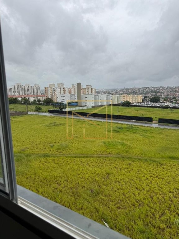 Apartamento no 2º Andar com 2 Dormitórios, Sacada e Condomínio com Piscina