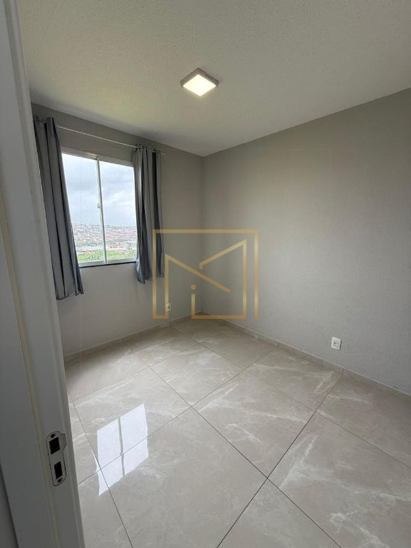 Apartamento no 2º Andar com 2 Dormitórios, Sacada e Condomínio com Piscina