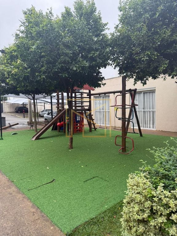 Apartamento no 2º Andar com 2 Dormitórios, Sacada e Condomínio com Piscina