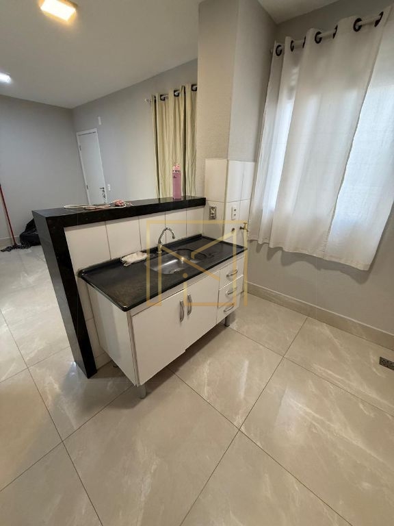 Apartamento no 2º Andar com 2 Dormitórios, Sacada e Condomínio com Piscina