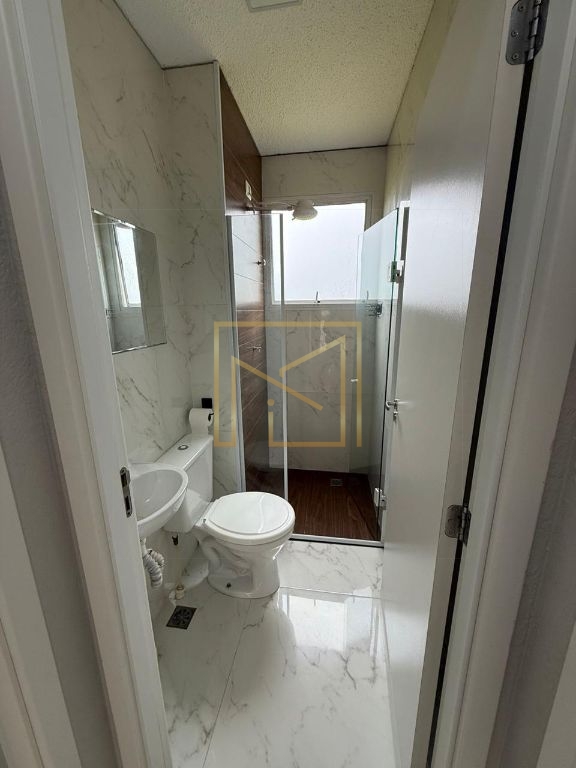 Apartamento no 2º Andar com 2 Dormitórios, Sacada e Condomínio com Piscina
