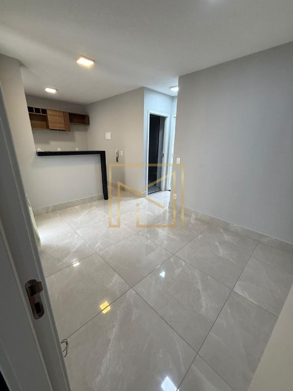 Apartamento no 2º Andar com 2 Dormitórios, Sacada e Condomínio com Piscina