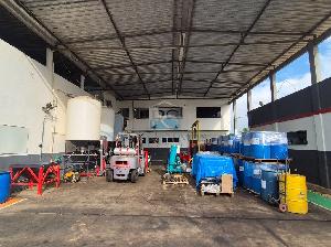 Edificação industrial em Balneário das Garças, com 02 galpões, 11 salas e almoxarifado - Área total do terreno: 1050m2 de terreno e 556m2 de construção - Rogério Domingues Simões