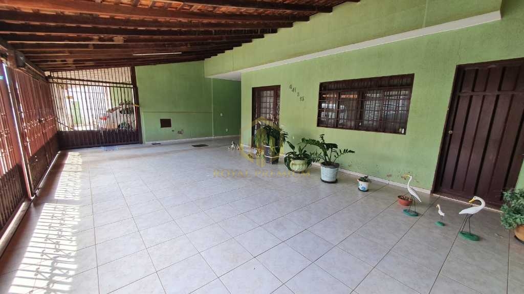 Royal Premium vende ótima casa de 4 quartos no Gama