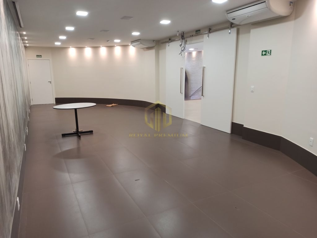 Espaço amplo e moderno: sala comercial em dois andares pront