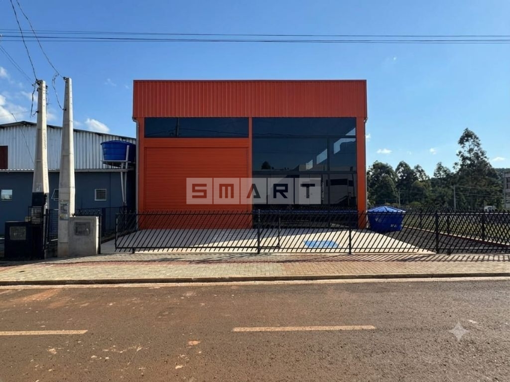 Barracão com 240m² — foto 1 de 12