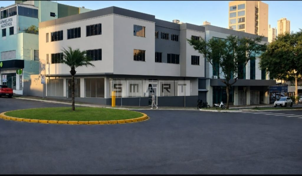Sala comercial com quatro andares com elevador — foto 1 de 23