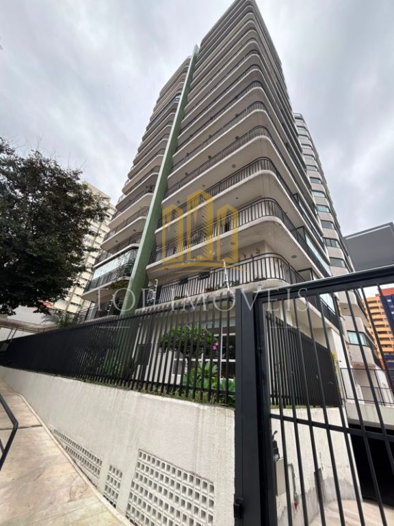Apartamento Espaçoso 3 Dormitórios com Suíte, Sacada Privativa e Varanda Gourmet com Churrasqueira a Carvão