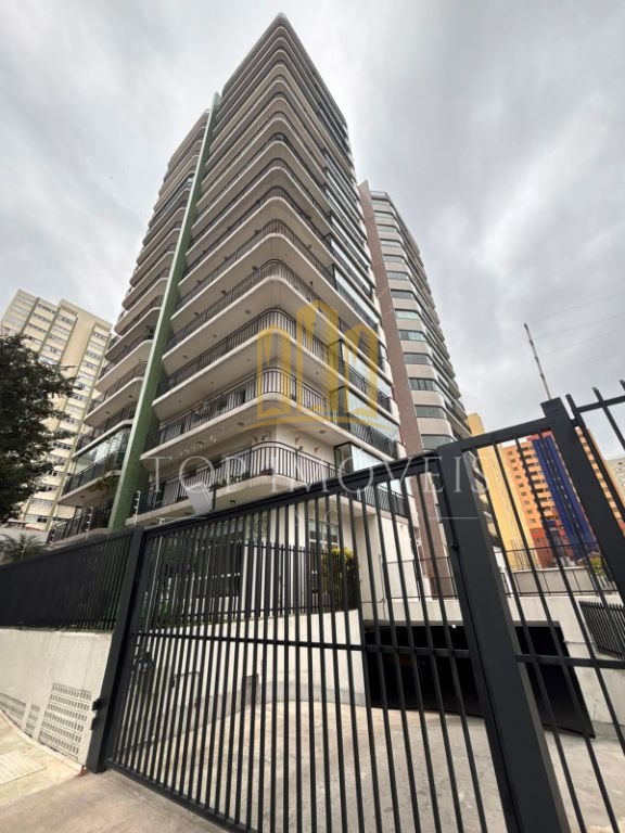 Apartamento Espaçoso 3 Dormitórios com Suíte, Sacada Privativa e Varanda Gourmet com Churrasqueira a Carvão