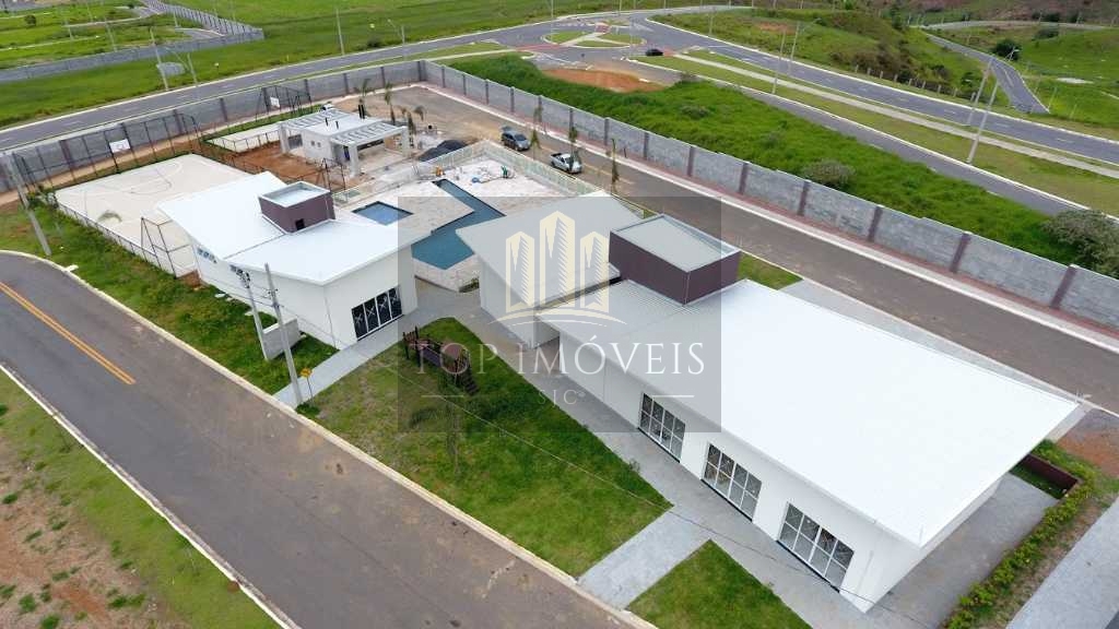 Maravilhosa casa quatro suítes em codominio fechado com laze
