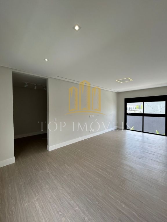 Sobrado de luxo com 4 dormitórios, 3 suítes e 1 dormitório no térreo! Paratehy Norte