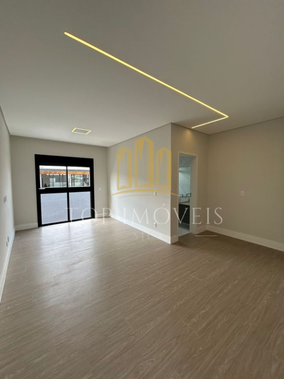 Sobrado de luxo com 4 dormitórios, 3 suítes e 1 dormitório no térreo! Paratehy Norte