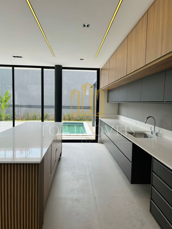 Sobrado de luxo com 4 dormitórios, 3 suítes e 1 dormitório no térreo! Paratehy Norte