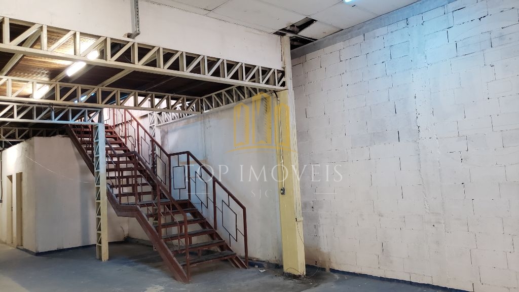 Ponto comercial no Centro, 250m², com mezanino de 49m², excelente localização