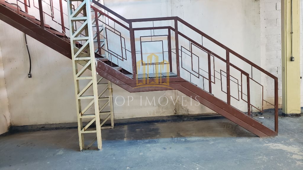 Ponto comercial no Centro, 250m², com mezanino de 49m², excelente localização