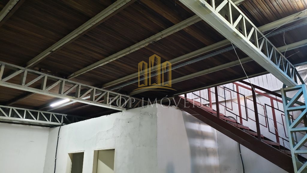 Ponto comercial no Centro, 250m², com mezanino de 49m², excelente localização