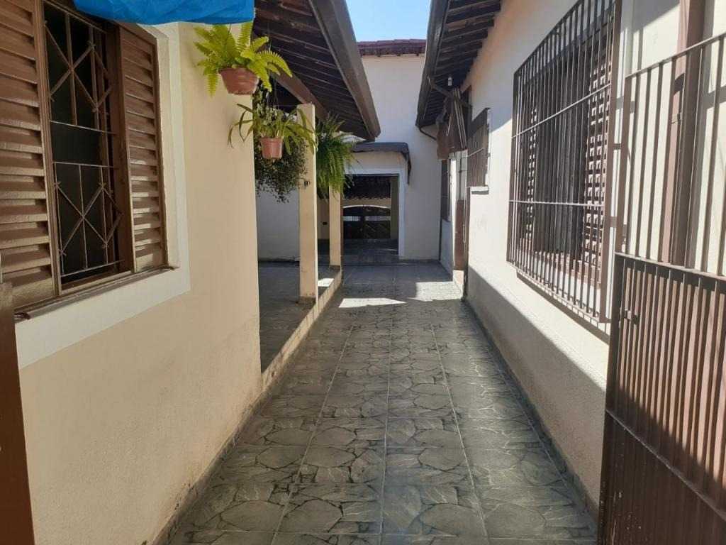 Casa com 2 dormitórios à venda, 197 m² - Parque Santo Antônio - Jacareí/SP