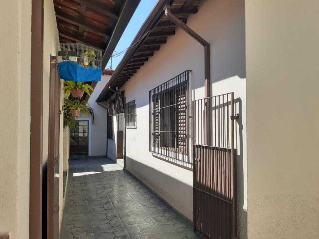 Casa com 2 dormitórios à venda, 197 m² - Parque Santo Antônio - Jacareí/SP