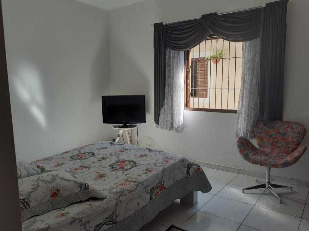 Casa com 2 dormitórios à venda, 197 m² - Parque Santo Antônio - Jacareí/SP