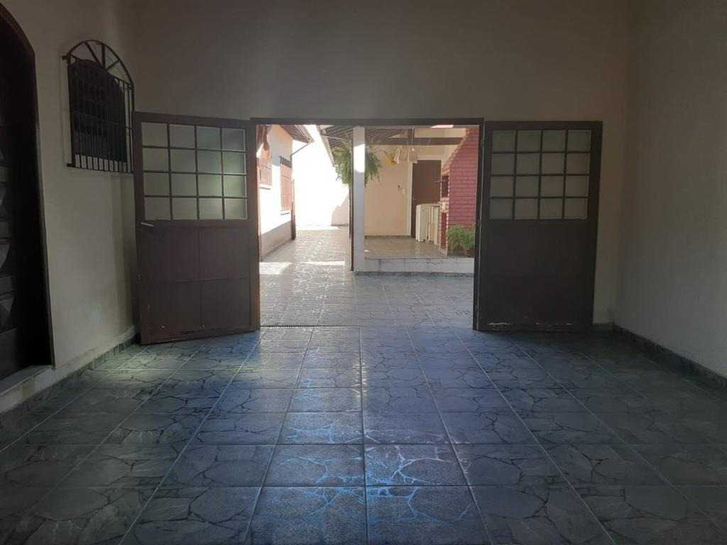 Casa com 2 dormitórios à venda, 197 m² - Parque Santo Antônio - Jacareí/SP