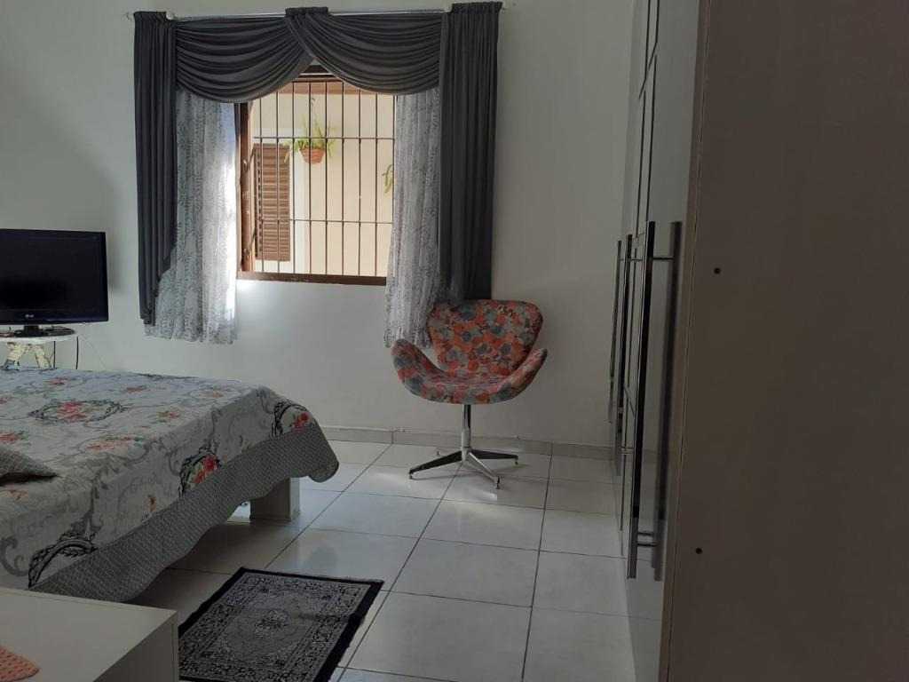 Casa com 2 dormitórios à venda, 197 m² - Parque Santo Antônio - Jacareí/SP