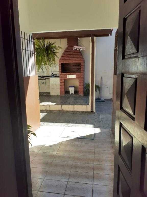 Casa com 2 dormitórios à venda, 197 m² - Parque Santo Antônio - Jacareí/SP