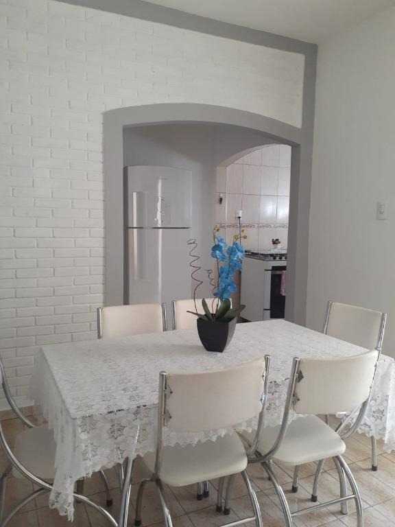 Casa com 2 dormitórios à venda, 197 m² - Parque Santo Antônio - Jacareí/SP