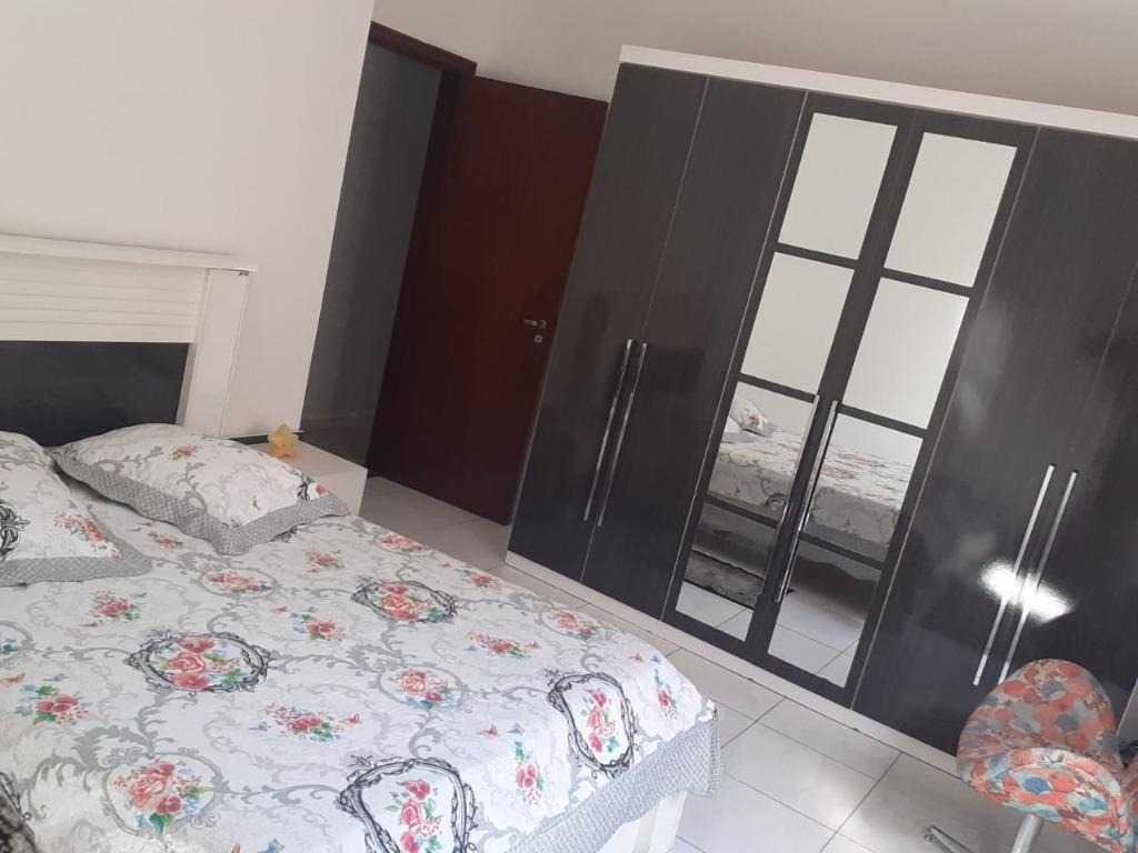 Casa com 2 dormitórios à venda, 197 m² - Parque Santo Antônio - Jacareí/SP