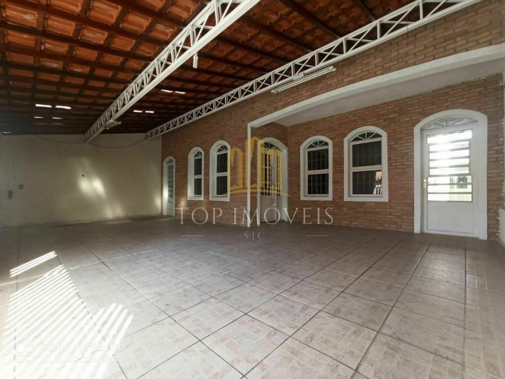 Sobrado com 320 m2 de área construída no Interlagos - Zona sul de SJC
