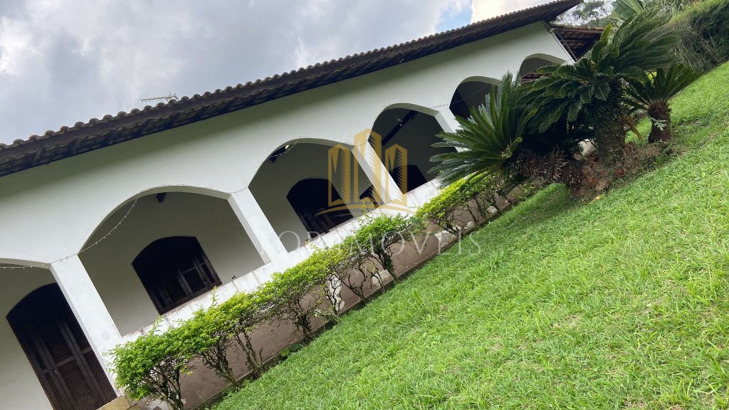 Sitio medindo 125.000 mts equivalente a 12,5 hectares. Lugar bem localizado com paisagem maravilhosa,