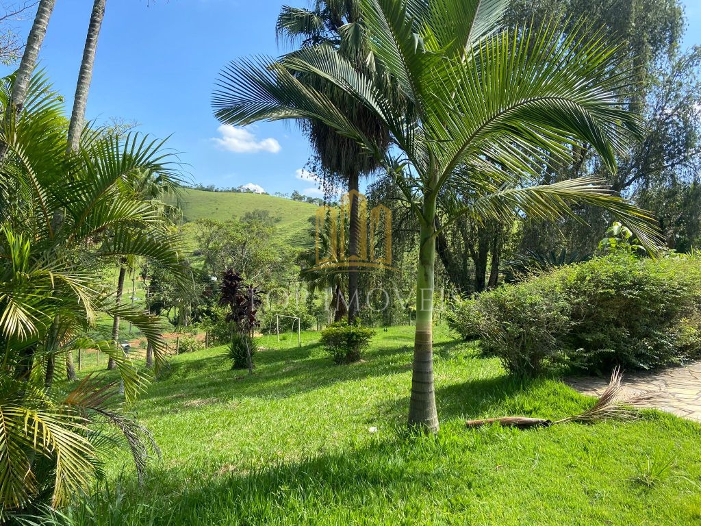 Sitio medindo 125.000 mts equivalente a 12,5 hectares. Lugar bem localizado com paisagem maravilhosa,