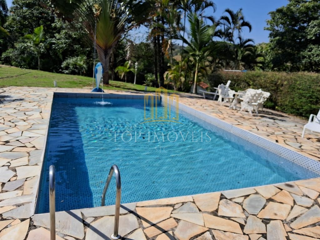 Sitio medindo 125.000 mts equivalente a 12,5 hectares. Lugar bem localizado com paisagem maravilhosa,