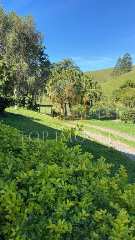 Sitio medindo 125.000 mts equivalente a 12,5 hectares. Lugar bem localizado com paisagem maravilhosa,