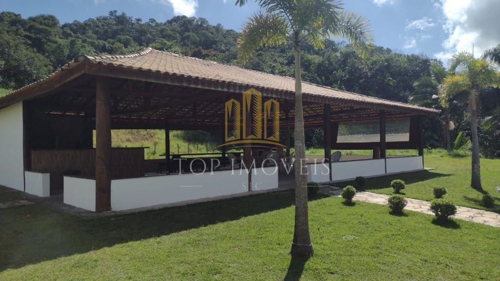 Sitio medindo 125.000 mts equivalente a 12,5 hectares. Lugar bem localizado com paisagem maravilhosa,