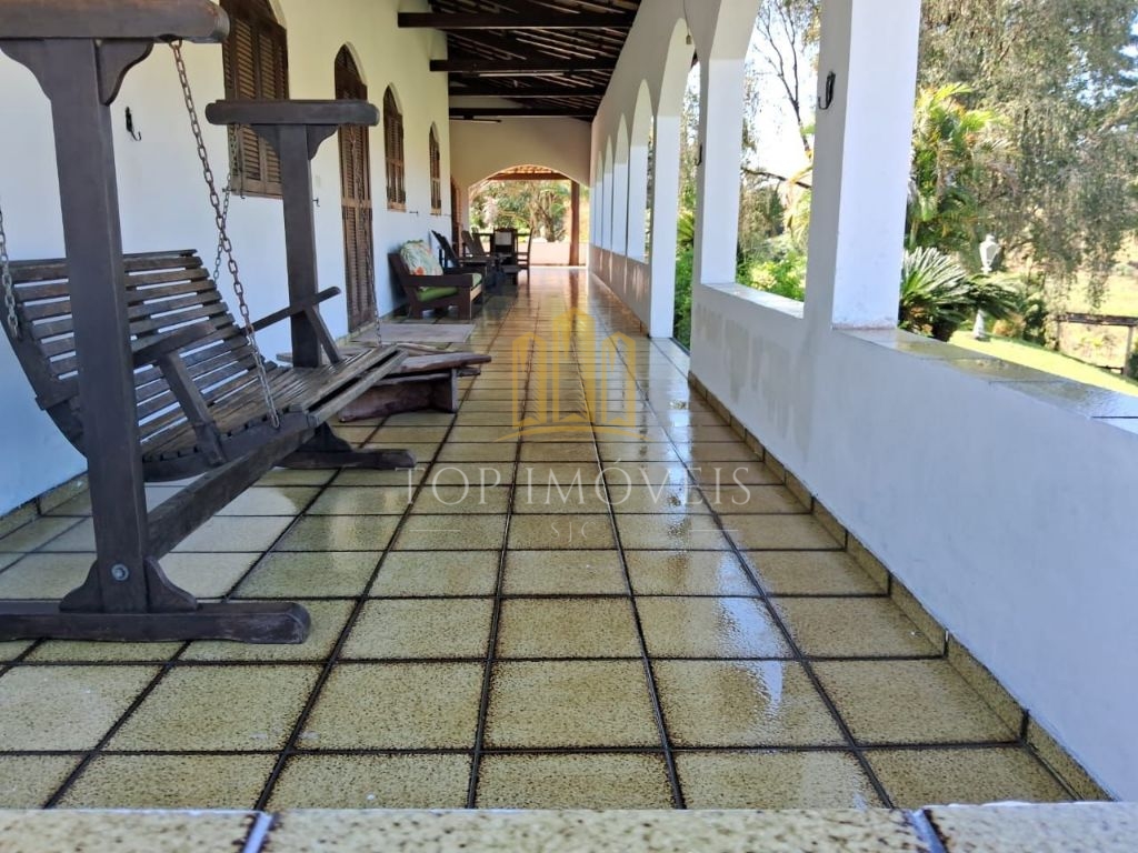 Sitio medindo 125.000 mts equivalente a 12,5 hectares. Lugar bem localizado com paisagem maravilhosa,