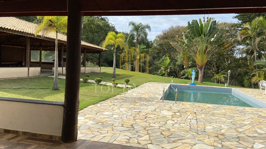 Sitio medindo 125.000 mts equivalente a 12,5 hectares. Lugar bem localizado com paisagem maravilhosa,