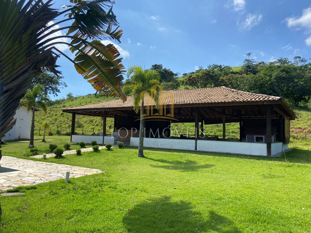 Sitio medindo 125.000 mts equivalente a 12,5 hectares. Lugar bem localizado com paisagem maravilhosa,