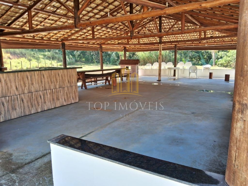 Sitio medindo 125.000 mts equivalente a 12,5 hectares. Lugar bem localizado com paisagem maravilhosa,
