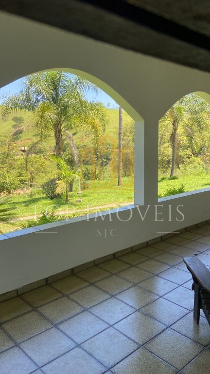 Sitio medindo 125.000 mts equivalente a 12,5 hectares. Lugar bem localizado com paisagem maravilhosa,