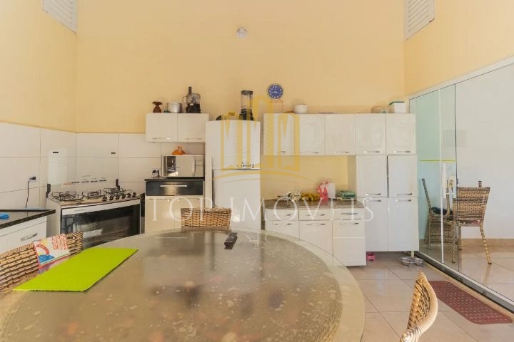 Maravilhosa Casa com 120m² e 3 Dormitórios 1 suite no Parque Industrial