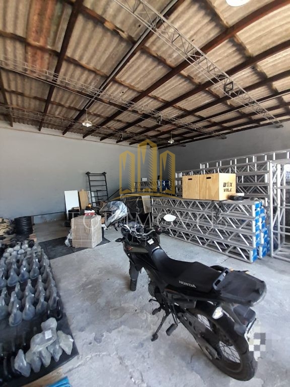 Casa comercial com galpão nos fundos - 300m2 em Jacareí