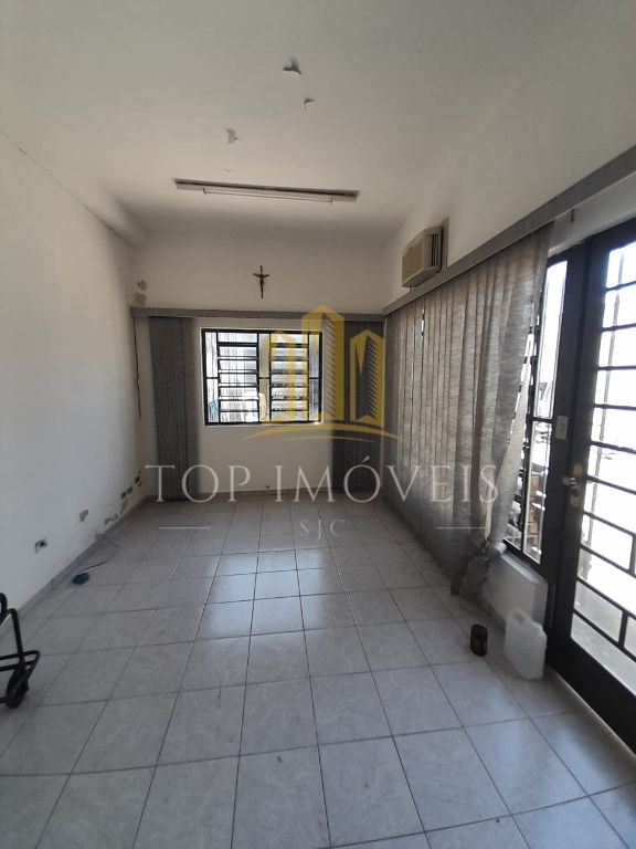 Casa comercial com galpão nos fundos - 300m2 em Jacareí