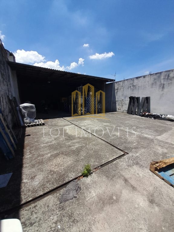 Casa comercial com galpão nos fundos - 300m2 em Jacareí