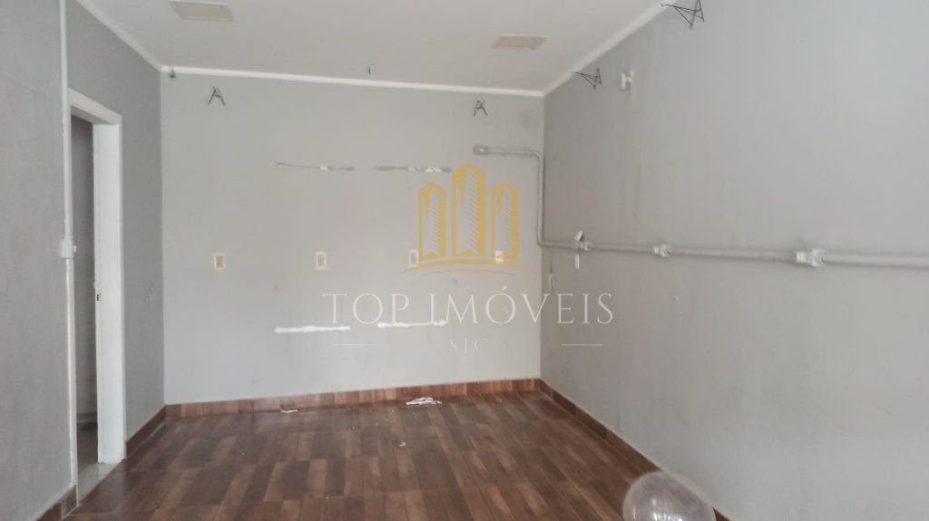 Casa comercial na Avenida Adhemar de Barros