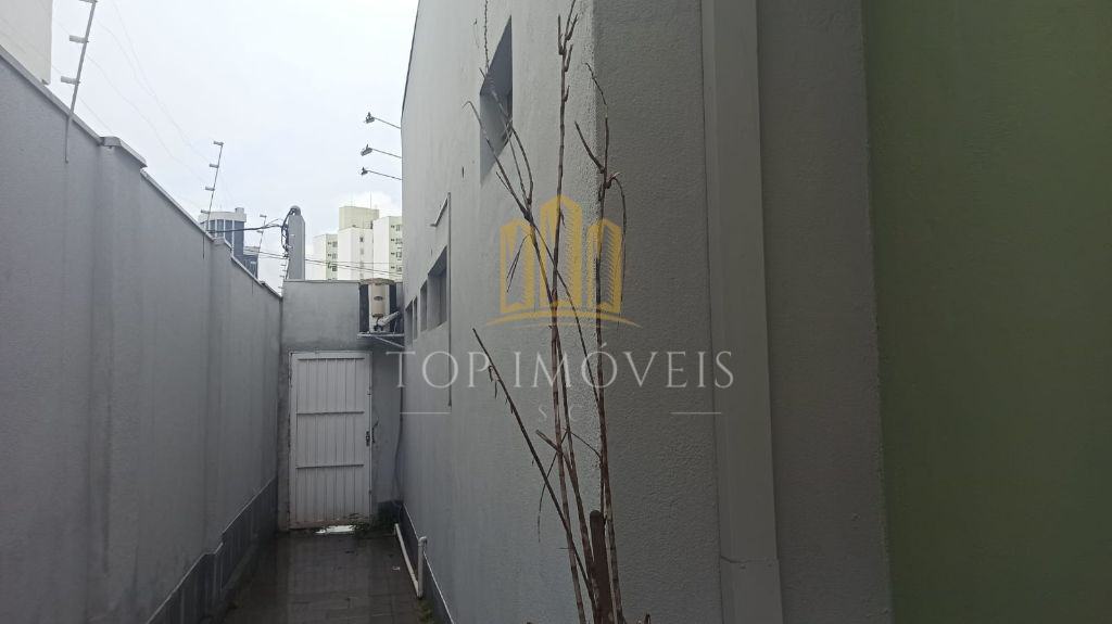 Casa comercial na Avenida Adhemar de Barros