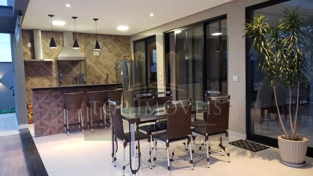 Sobrado de 364m² com 5 Quartos e 6 banheiros à Venda no Alphaville I