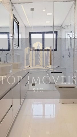 Sobrado de 364m² com 5 Quartos e 6 banheiros à Venda no Alphaville I