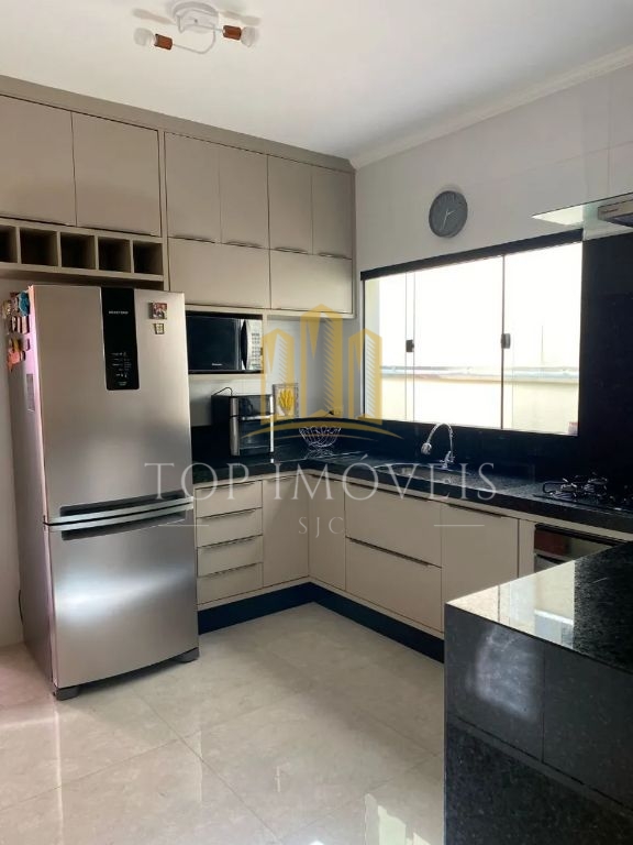 Sobrado com acabamento de alto padrão Jardim das Indústrias 3 dormitórios (1 suíte) Espaço gourmet completo!
