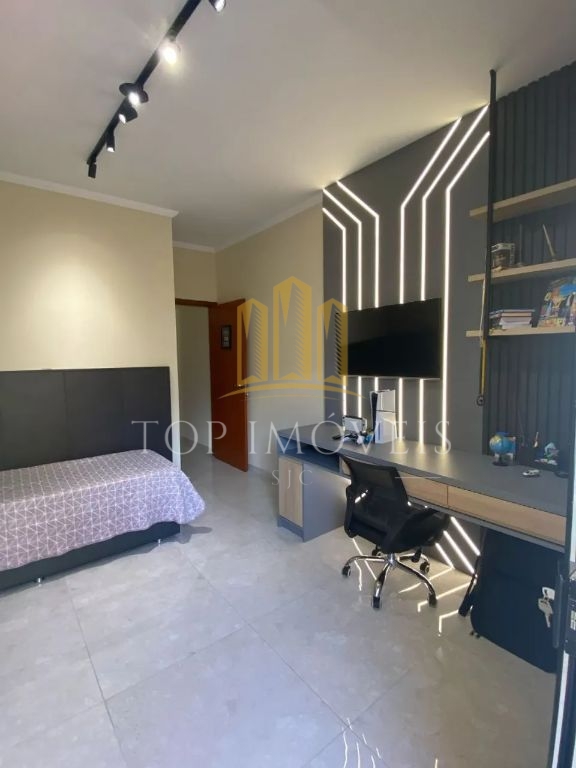 Sobrado com acabamento de alto padrão Jardim das Indústrias 3 dormitórios (1 suíte) Espaço gourmet completo!