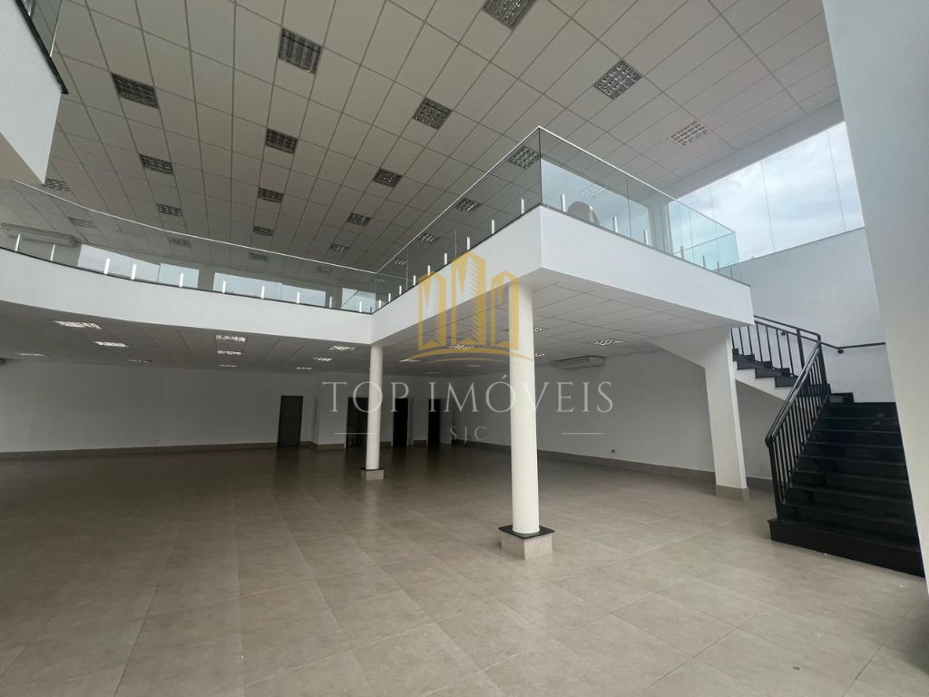 Ponto comercial com 671m2 de área construída na Av. Barbacena